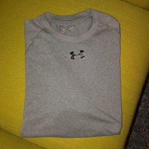 Grey under armor tshirt medium